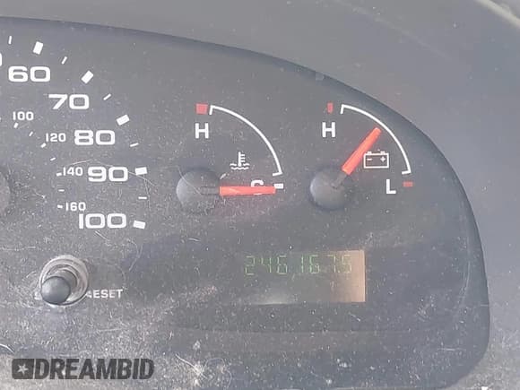 ✅ 2006 Ford Econoline Passenger XL • VIN: 1FBNE31LX6DA82472 • Lot: 43024515. Wystawiony na IAAI z przebiegiem 246 167 mil. Bezpłatny archiwum sprzedaży aukcyjnych z USA i szczegółowy raport historii pojazdu na DreamBid. Zdjęcie 12.