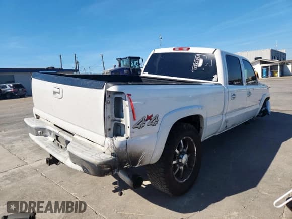 ✅ 2006 Chevrolet Silverado 2500HD LT3 • VIN: 1GCHK23DX6F192217 • Lot: 90885675. Listed on Copart with 334,978 mi. Free auction sales archive from the USA and detailed vehicle history report at DreamBid. Image 3.