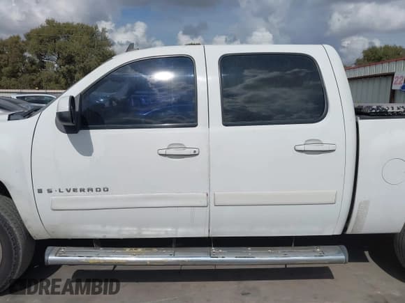 ✅ 2008 Chevrolet Silverado 1500 1LT • VIN: 3GCEC13J98G295808 • Lot: 43534433. Wystawiony na IAAI z przebiegiem 285 031 mil. Bezpłatny archiwum sprzedaży aukcyjnych z USA i szczegółowy raport historii pojazdu na DreamBid. Zdjęcie 14.