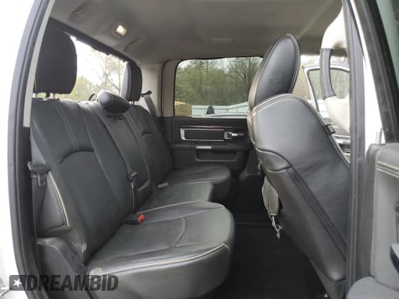 ✅ 2015 Ram 2500 Longhorn • VIN: 3C6UR5GJ1FG617549 • Lot: 46542423. Wystawiony na Copart z przebiegiem 123 638 mil. Bezpłatny archiwum sprzedaży aukcyjnych z USA i szczegółowy raport historii pojazdu na DreamBid. Zdjęcie 11.