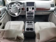 ✅ 2009 Chrysler Town & Country Touring • VIN: 2A8HR54179R668026 • Lot: 52894805. Listed on Copart with 103,550 mi. Free auction sales archive from the USA and detailed vehicle history report at DreamBid. Image 8.