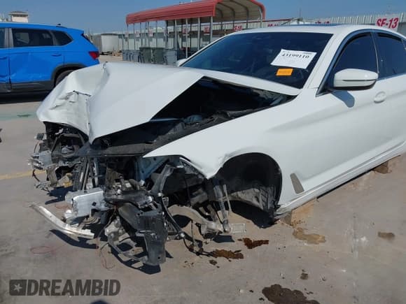 ✅ 2019 BMW 5 Series 530i • VIN: WBAJA5C57KWW30617 • Lot: 43199110. Wystawiony na IAAI z przebiegiem 43 022 mil. Bezpłatny archiwum sprzedaży aukcyjnych z USA i szczegółowy raport historii pojazdu na DreamBid. Zdjęcie 6.