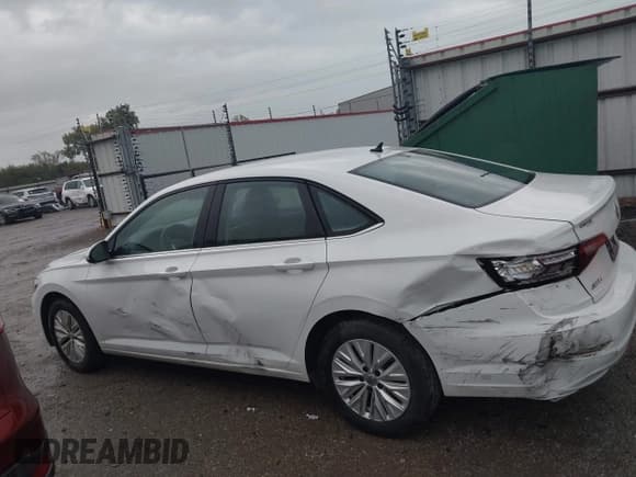 ✅ 2019 Volkswagen Jetta S • VIN: 3VWC57BUXKM022575 • Lot: 43531435. Wystawiony na IAAI z przebiegiem 75 444 mil. Bezpłatny archiwum sprzedaży aukcyjnych z USA i szczegółowy raport historii pojazdu na DreamBid. Zdjęcie 14.