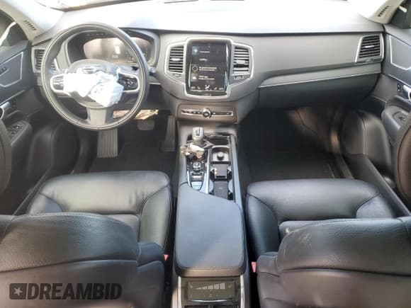 ✅ 2020 Volvo XC90 Momentum • VIN: YV4A22PK2L1560504 • Lot: 92173065. Wystawiony na Copart z przebiegiem 84 760 mil. Bezpłatny archiwum sprzedaży aukcyjnych z USA i szczegółowy raport historii pojazdu na DreamBid. Zdjęcie 8.