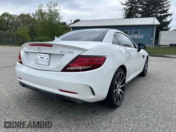 ✅ 2017 Mercedes-Benz SLC 43 AMG • VIN: WDDPK6GA5HF131952 • Lot: 57534775. Listed on Copart with 10,029 mi. Free auction sales archive from the USA and detailed vehicle history report at DreamBid. Image 4.