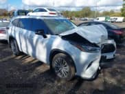 ✅ 2025 Toyota Highlander Hybrid XLE • VIN: 5TDKBRCH0SS646342 • Лот: 43445136. Опубликован ранее на IAAI с пробегом 11 750 миль. Бесплатный доступ к архиву аукционных продаж из США и подробный отчёт об истории автомобиля на DreamBid. Изображение 1.