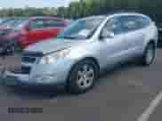 2011 Chevrolet Traverse 1LT z VIN 1GNKRGED0BJ389472, wystawiony jako IAAI lot #43265950 z przebiegiem 203 318 mil mil oraz . Historia ofert i sprzedaży dostępna na DreamBid. Obrazek 17.