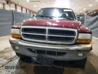 2000 Dodge Dakota Sport z VIN 1B7GG22NXYS573079, wystawiony jako Copart lot #66582204 z przebiegiem 128 435 mil mil oraz Czysty tytuł • Clean title. Historia ofert i sprzedaży dostępna na DreamBid. Obrazek 5.