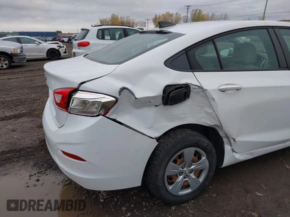 ✅ 2018 Chevrolet Cruze LS • VIN: 1G1BC5SM0J7218504 • Lot: 43614029. Listed on IAAI with 81,472 mi. Free auction sales archive from the USA and detailed vehicle history report at DreamBid. Image 6.