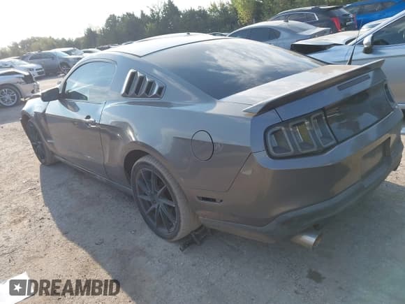 ✅ 2011 Ford Mustang Premium • VIN: 1ZVBP8AM1B5157592 • Lot: 43350539. Listed on IAAI with 140,346 mi. Free auction sales archive from the USA and detailed vehicle history report at DreamBid. Image 3.