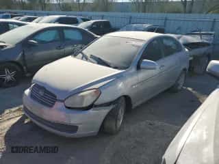 2007 Hyundai Accent GLS z VIN KMHCN46CX7U102105, wystawiony jako Copart lot #65793504 z przebiegiem 213 972 mil mil oraz Szkoda całkowita • Salvage title. Historia ofert i sprzedaży dostępna na DreamBid. Obrazek 1.