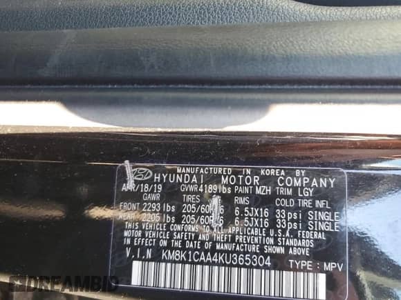 2019 Hyundai Kona SE z VIN KM8K1CAA4KU365304, wystawiony jako Copart lot #50527683 z przebiegiem 66 037 mil mil oraz . Historia ofert i sprzedaży dostępna na DreamBid. Obrazek 12.