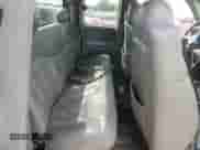 2000 Chevrolet Silverado 1500 LS z VIN 1GCEK19T6YZ359931, wystawiony jako Copart lot #70433884 z przebiegiem 458 301 mil mil oraz Czysty tytuł • Clean title. Historia ofert i sprzedaży dostępna na DreamBid. Obrazek 10.