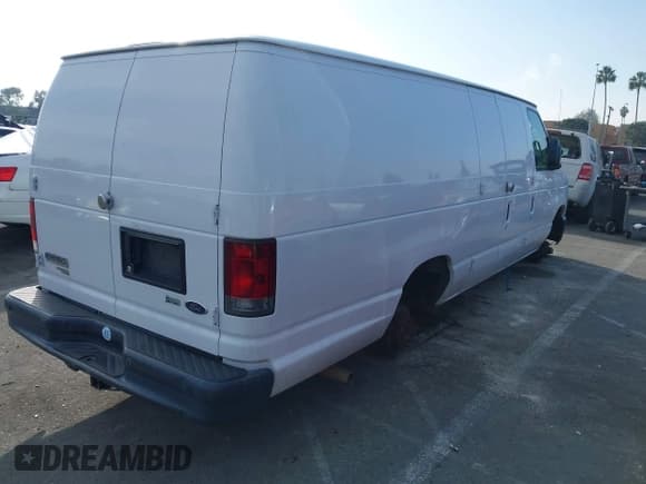 ✅ 2013 Ford Econoline Cargo Commercial • VIN: 1FTNS2ELXDDA38381 • Lot: 41243450. Wystawiony na IAAI z przebiegiem 143 160 mil. Bezpłatny archiwum sprzedaży aukcyjnych z USA i szczegółowy raport historii pojazdu na DreamBid. Zdjęcie 4.