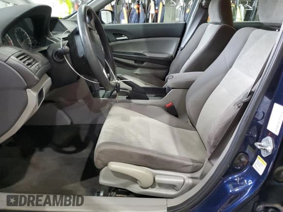 ✅ 2010 Honda Accord LX • VIN: 1HGCP2F37AA085731 • Лот: 86629485. Опубликован ранее на Copart с пробегом 81 546 миль. Бесплатный доступ к архиву аукционных продаж из США и подробный отчёт об истории автомобиля на DreamBid. Изображение 7.