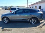 ✅ 2017 Jaguar F-Pace 35t Premium • VIN: SADCJ2BV4HA883724 • Lot: 42774620. Wystawiony na IAAI z przebiegiem 95 794 mil. Bezpłatny archiwum sprzedaży aukcyjnych z USA i szczegółowy raport historii pojazdu na DreamBid. Zdjęcie 15.