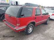 ✅ 1996 Chevrolet Blazer • VIN: 1GNDT13W0T2211682 • Lot: 40969476. Wystawiony na IAAI z przebiegiem 145 945 mil. Bezpłatny archiwum sprzedaży aukcyjnych z USA i szczegółowy raport historii pojazdu na DreamBid. Zdjęcie 4.
