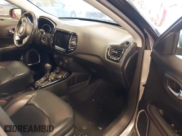✅ 2018 Jeep Compass Limited • VIN: 3C4NJDCB5JT104365 • Lot: 43733009. Listed on IAAI with 129,487 mi. Free auction sales archive from the USA and detailed vehicle history report at DreamBid. Image 5.