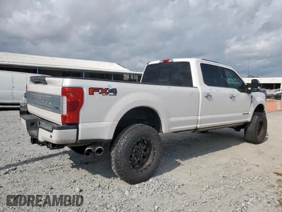 ✅ 2018 Ford F-350 XL • VIN: 1FT8W3BT7JEC39012 • Лот: 94060465. Опубликован ранее на Copart с пробегом 167 845 миль. Бесплатный доступ к архиву аукционных продаж из США и подробный отчёт об истории автомобиля на DreamBid. Изображение 3.