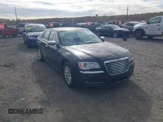 ✅ 2014 Chrysler 300 Uptown Edition • VIN: 2C3CCAAG7EH200869 • Лот: 43549692. Опубликован ранее на IAAI с пробегом 184 664 миль. Бесплатный доступ к архиву аукционных продаж из США и подробный отчёт об истории автомобиля на DreamBid. Изображение 1.