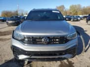 ✅ 2022 Volkswagen Tiguan SE R-Line Black • VIN: 3VVCB7AX1NM035874 • Lot: 81419224. Wystawiony na Copart z przebiegiem Nie podano. Bezpłatny archiwum sprzedaży aukcyjnych z USA i szczegółowy raport historii pojazdu na DreamBid. Zdjęcie 5.