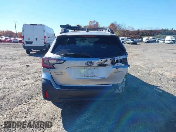 ✅ 2021 Subaru Outback Premium • VIN: 4S4BTADC6M3168865 • Lot: 43601243. Listed on IAAI with 115,697 mi. Free auction sales archive from the USA and detailed vehicle history report at DreamBid. Image 17.