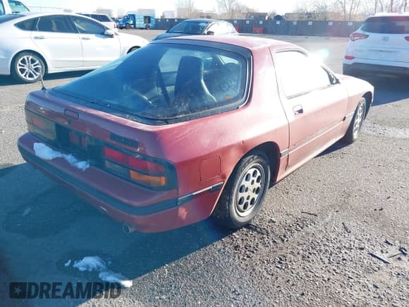 ✅ 1987 Mazda RX-7 • VIN: JM1FC3316H0515751 • Lot: 43821116. Wystawiony na IAAI z przebiegiem 92 708 mil. Bezpłatny archiwum sprzedaży aukcyjnych z USA i szczegółowy raport historii pojazdu na DreamBid. Zdjęcie 4.
