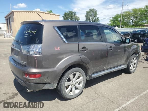 ✅ 2013 Mitsubishi Outlander GT • VIN: JA4JS4AX7DU010020 • Lot: 52629504. Listed on Copart with 121,097 mi. Free auction sales archive from the USA and detailed vehicle history report at DreamBid. Image 3.