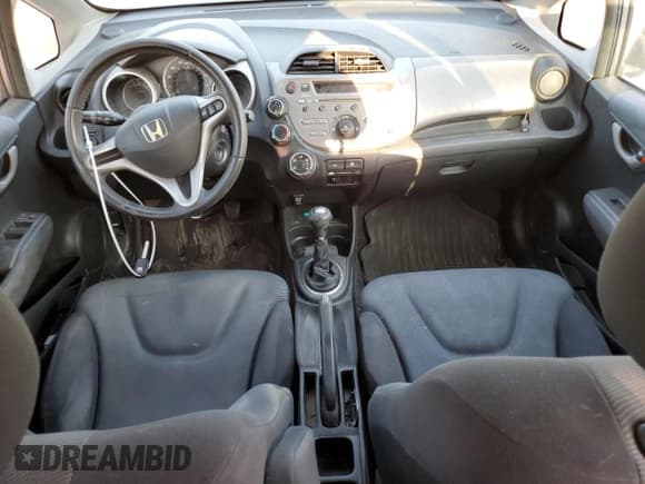 ✅ 2010 Honda Fit Sport • VIN: JHMGE8G42AC007182 • Лот: 89854195. Опубликован ранее на Copart с пробегом 186 885 миль. Бесплатный доступ к архиву аукционных продаж из США и подробный отчёт об истории автомобиля на DreamBid. Изображение 8.