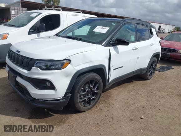 ✅ 2022 Jeep Compass Latitude • VIN: 3C4NJCBB6NT213502 • Lot: 41949094. Listed on IAAI with 11,090 mi. Free auction sales archive from the USA and detailed vehicle history report at DreamBid. Image 2.