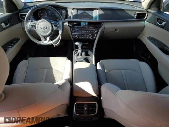 ✅ 2016 Kia Optima LX Turbo • VIN: 5XXGT4L18GG034164 • Lot: 92080435. Wystawiony na Copart z przebiegiem 105 060 mil. Bezpłatny archiwum sprzedaży aukcyjnych z USA i szczegółowy raport historii pojazdu na DreamBid. Zdjęcie 8.