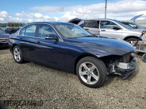 ✅ 2015 BMW 3 Series 328i • VIN: WBA3C1C51FK118571 • Lot: 92871145. Wystawiony na Copart z przebiegiem 104 276 mil. Bezpłatny archiwum sprzedaży aukcyjnych z USA i szczegółowy raport historii pojazdu na DreamBid. Zdjęcie 4.