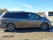 ✅ 2014 Toyota Sienna SE • VIN: 5TDXK3DC3ES460529 • Lot: 43608936. Wystawiony na IAAI z przebiegiem 330 942 mil. Bezpłatny archiwum sprzedaży aukcyjnych z USA i szczegółowy raport historii pojazdu na DreamBid. Zdjęcie 13.