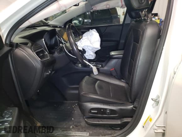 ✅ 2020 Chevrolet Equinox Premier • VIN: 3GNAXYEX7LS724406 • Lot: 92469685. Wystawiony na Copart z przebiegiem 65 017 mil. Bezpłatny archiwum sprzedaży aukcyjnych z USA i szczegółowy raport historii pojazdu na DreamBid. Zdjęcie 7.