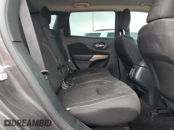 ✅ 2017 Jeep Cherokee Latitude • VIN: 1C4PJLCB4HD240604 • Lot: 86181755. Wystawiony na Copart z przebiegiem 136 832 mil. Bezpłatny archiwum sprzedaży aukcyjnych z USA i szczegółowy raport historii pojazdu na DreamBid. Zdjęcie 10.