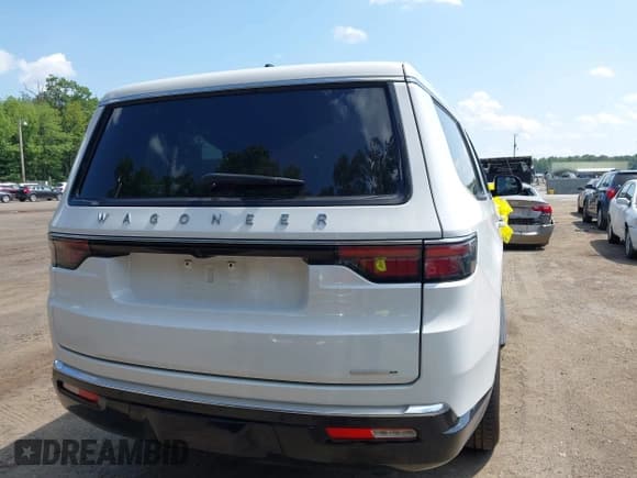 ✅ 2024 Jeep Wagoneer Series II • VIN: 1C4SJSBPXRS181928 • Lot: 42554588. Listed on IAAI with 25,518 mi. Free auction sales archive from the USA and detailed vehicle history report at DreamBid. Image 16.
