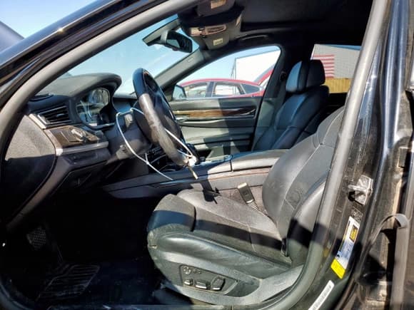 ✅ 2011 BMW 7 Series 750Li • VIN: WBAKB8C57BCY64681 • Лот: 70883095. Опубликован ранее на Copart с пробегом 145 145 миль. Бесплатный доступ к архиву аукционных продаж из США и подробный отчёт об истории автомобиля на DreamBid. Изображение 7.