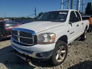 2006 Dodge 1500 SLT z VIN 1D7HU18276S558241, wystawiony jako Copart lot #82292245 z przebiegiem 178 375 mil mil oraz Czysty tytuł • Clean title. Historia ofert i sprzedaży dostępna na DreamBid. Obrazek 1.