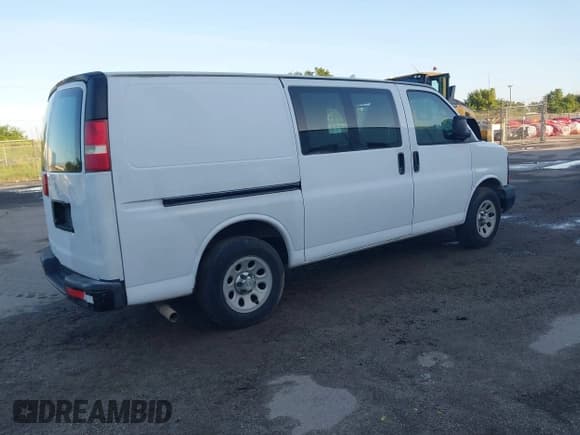✅ 2013 Chevrolet Express Cargo • VIN: 1GCSGAFX5D1167386 • Lot: 42356301. Wystawiony na IAAI z przebiegiem Nie podano. Bezpłatny archiwum sprzedaży aukcyjnych z USA i szczegółowy raport historii pojazdu na DreamBid. Zdjęcie 4.