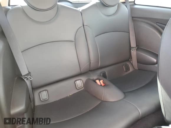 ✅ 2013 MINI Hardtop • VIN: WMWSU3C5XDT681792 • Lot: 91533145. Wystawiony na Copart z przebiegiem 86 877 mil. Bezpłatny archiwum sprzedaży aukcyjnych z USA i szczegółowy raport historii pojazdu na DreamBid. Zdjęcie 10.