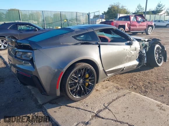 ✅ 2015 Chevrolet Corvette Z06 3LZ • VIN: 1G1YU2D62F5607250 • Lot: 43440306. Listed on IAAI with 17,680 mi. Free auction sales archive from the USA and detailed vehicle history report at DreamBid. Image 4.