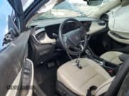 ✅ 2024 Buick Encore GX Avenir • VIN: KL4AMFSL8RB016431 • Lot: 57861305. Wystawiony na Copart z przebiegiem 11 167 mil. Bezpłatny archiwum sprzedaży aukcyjnych z USA i szczegółowy raport historii pojazdu na DreamBid. Zdjęcie 8.