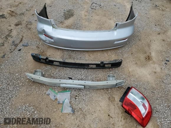 ✅ 2010 Suzuki SX4 LE • VIN: JS2YC5A25A6301911 • Lot: 56368265. Wystawiony na Copart z przebiegiem 100 453 mil. Bezpłatny archiwum sprzedaży aukcyjnych z USA i szczegółowy raport historii pojazdu na DreamBid. Zdjęcie 12.