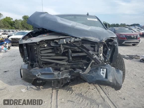 ✅ 2019 Chevrolet Silverado 1500 LT • VIN: 2GCVKPEC4K1203525 • Lot: 69449245. Wystawiony na Copart z przebiegiem 85 247 mil. Bezpłatny archiwum sprzedaży aukcyjnych z USA i szczegółowy raport historii pojazdu na DreamBid. Zdjęcie 5.