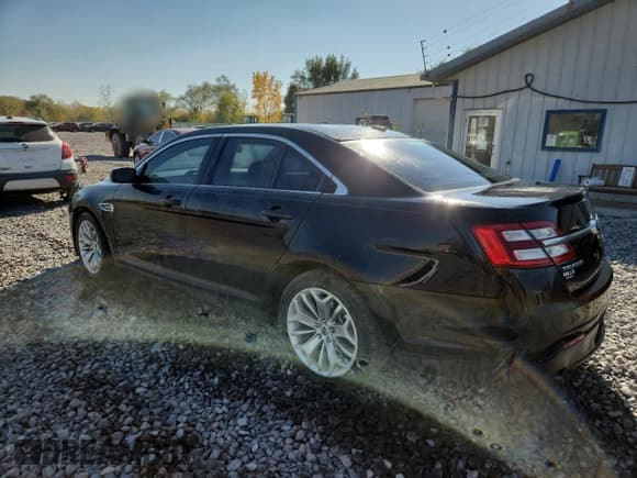 ✅ 2017 Ford Taurus Limited • VIN: 1FAHP2F81HG108272 • Lot: 80998575. Listed on Copart with 183,292 mi. Free auction sales archive from the USA and detailed vehicle history report at DreamBid. Image 2.