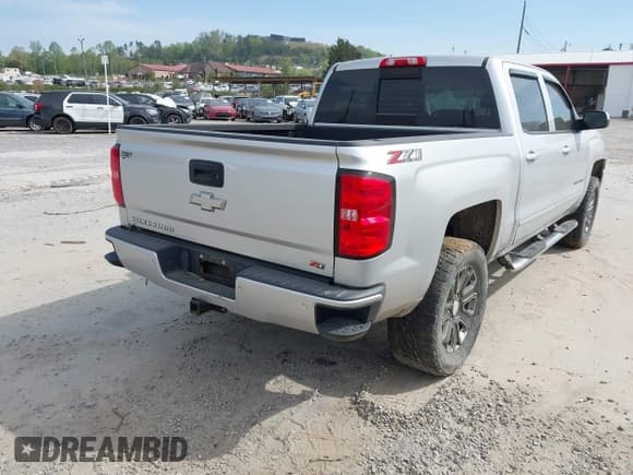 ✅ 2018 Chevrolet Silverado 1500 LT • VIN: 3GCUKREC7JG301977 • Lot: 42049737. Wystawiony na IAAI z przebiegiem 144 785 mil. Bezpłatny archiwum sprzedaży aukcyjnych z USA i szczegółowy raport historii pojazdu na DreamBid. Zdjęcie 4.