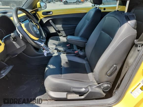 ✅ 2014 Volkswagen Beetle 1.8T • VIN: 3VW517AT2EM821400 • Лот: 81456155. Опубликован ранее на Copart с пробегом 77 844 миль. Бесплатный доступ к архиву аукционных продаж из США и подробный отчёт об истории автомобиля на DreamBid. Изображение 7.