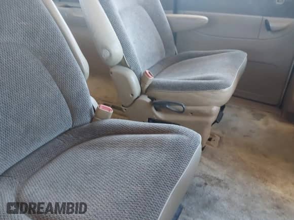 1996 Dodge Caravan SE with VIN 1B4GP44R1TB284139, listed as a IAAI auction lot 42263249 with 264,001 mi miles and . Bid and sale history available at DreamBid. Image 7.