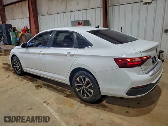 ✅ 2022 Volkswagen Jetta S • VIN: 3VWCM7BU4NM021526 • Lot: 94078015. Wystawiony na Copart z przebiegiem 39 116 mil. Bezpłatny archiwum sprzedaży aukcyjnych z USA i szczegółowy raport historii pojazdu na DreamBid. Zdjęcie 2.