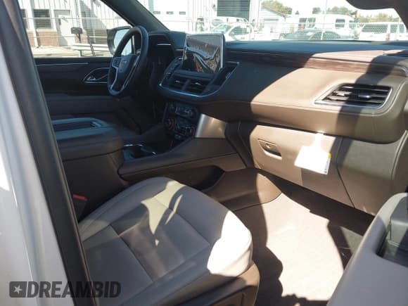 ✅ 2023 Chevrolet Tahoe LT • VIN: 1GNSCNKD2PR535387 • Lot: 43482752. Wystawiony na IAAI z przebiegiem 27 256 mil. Bezpłatny archiwum sprzedaży aukcyjnych z USA i szczegółowy raport historii pojazdu na DreamBid. Zdjęcie 5.